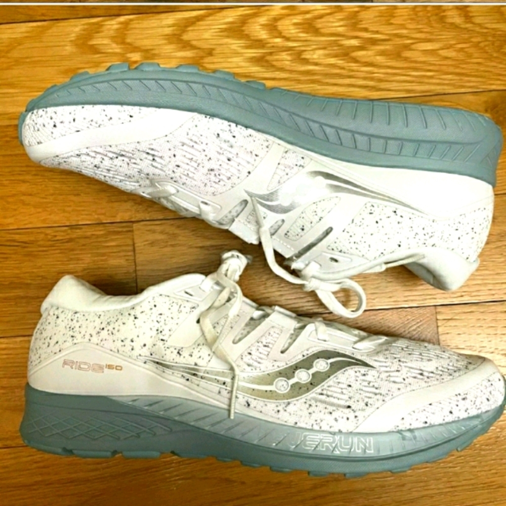 Saucony iso running shoes 11